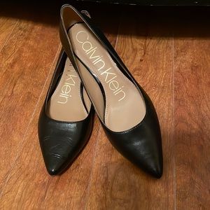 Calvin Klein kitten leather upper blk heal